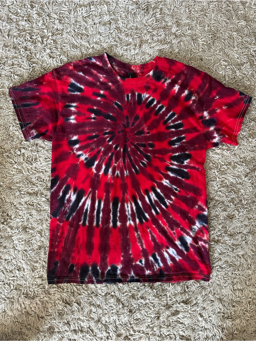 Unisex Large Tie-Dye Spiral T-Shirt in Red & Black